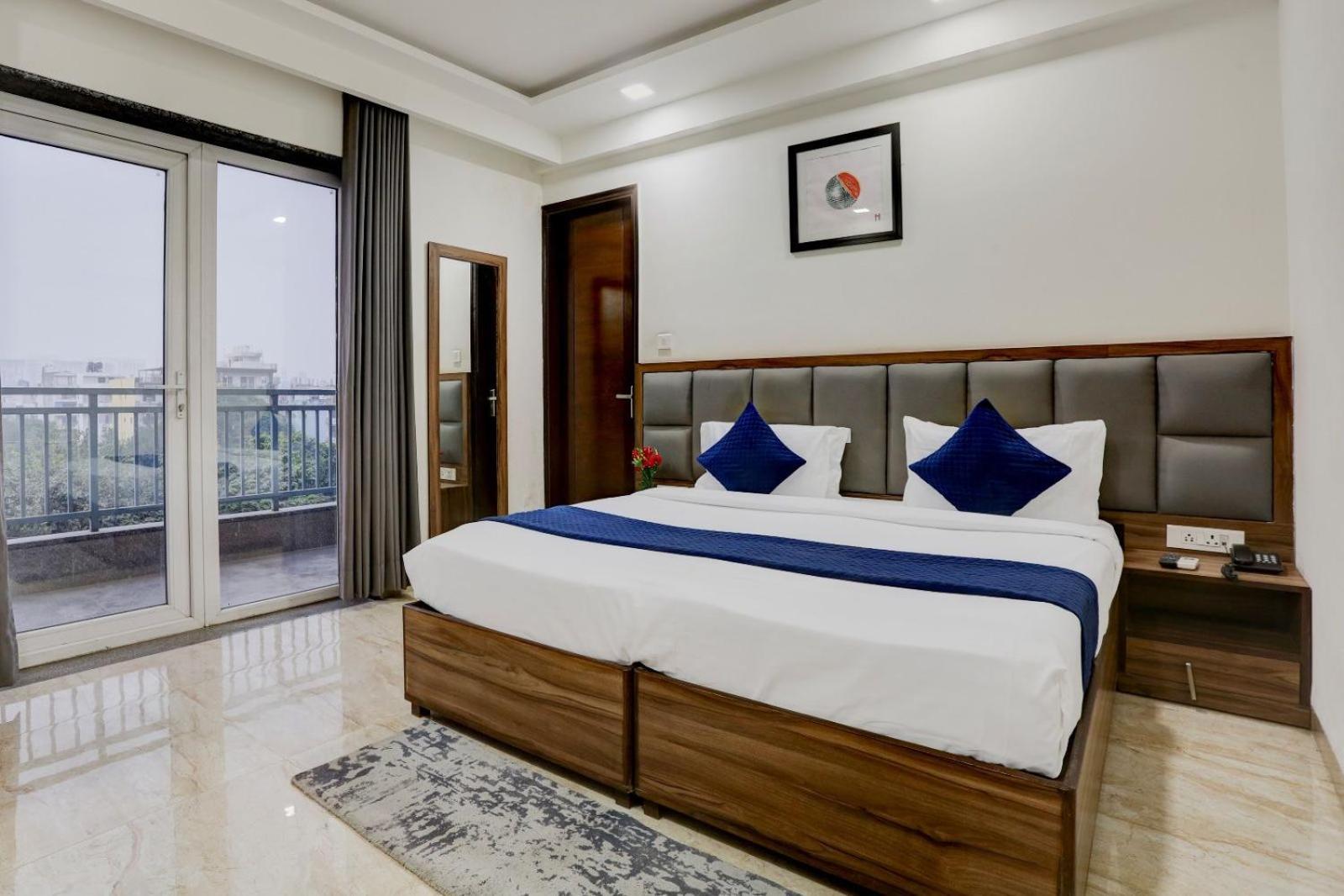 Hotel Greysky Medicity Gurgaon Exteriör bild