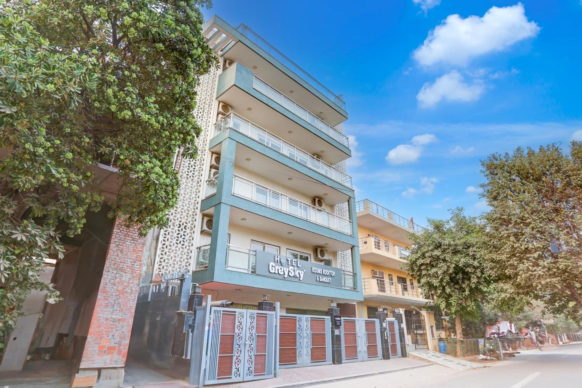 Hotel Greysky Medicity Gurgaon Exteriör bild