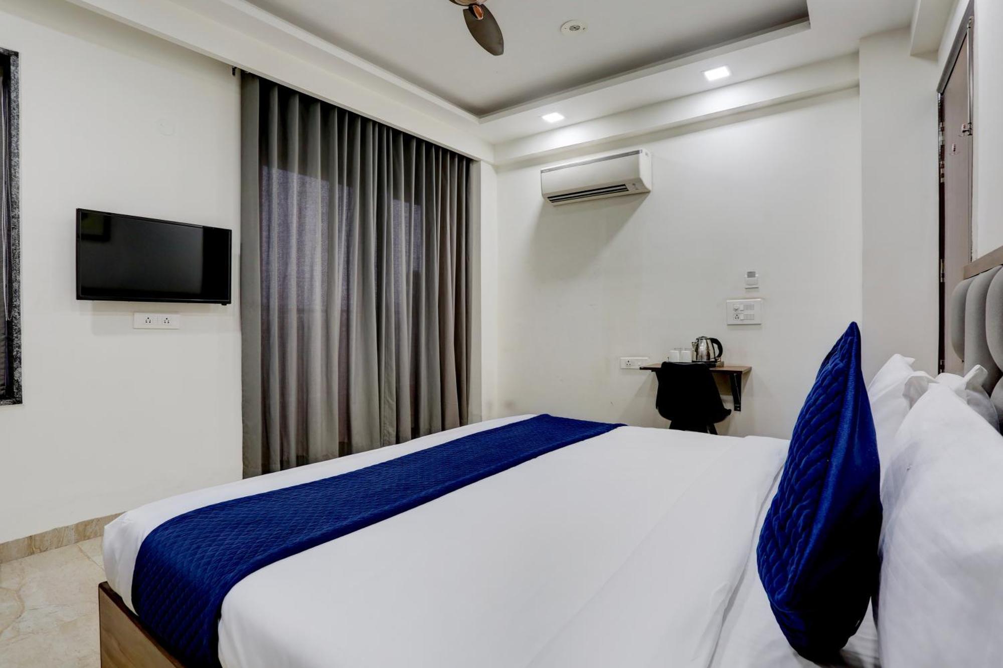 Hotel Greysky Medicity Gurgaon Exteriör bild