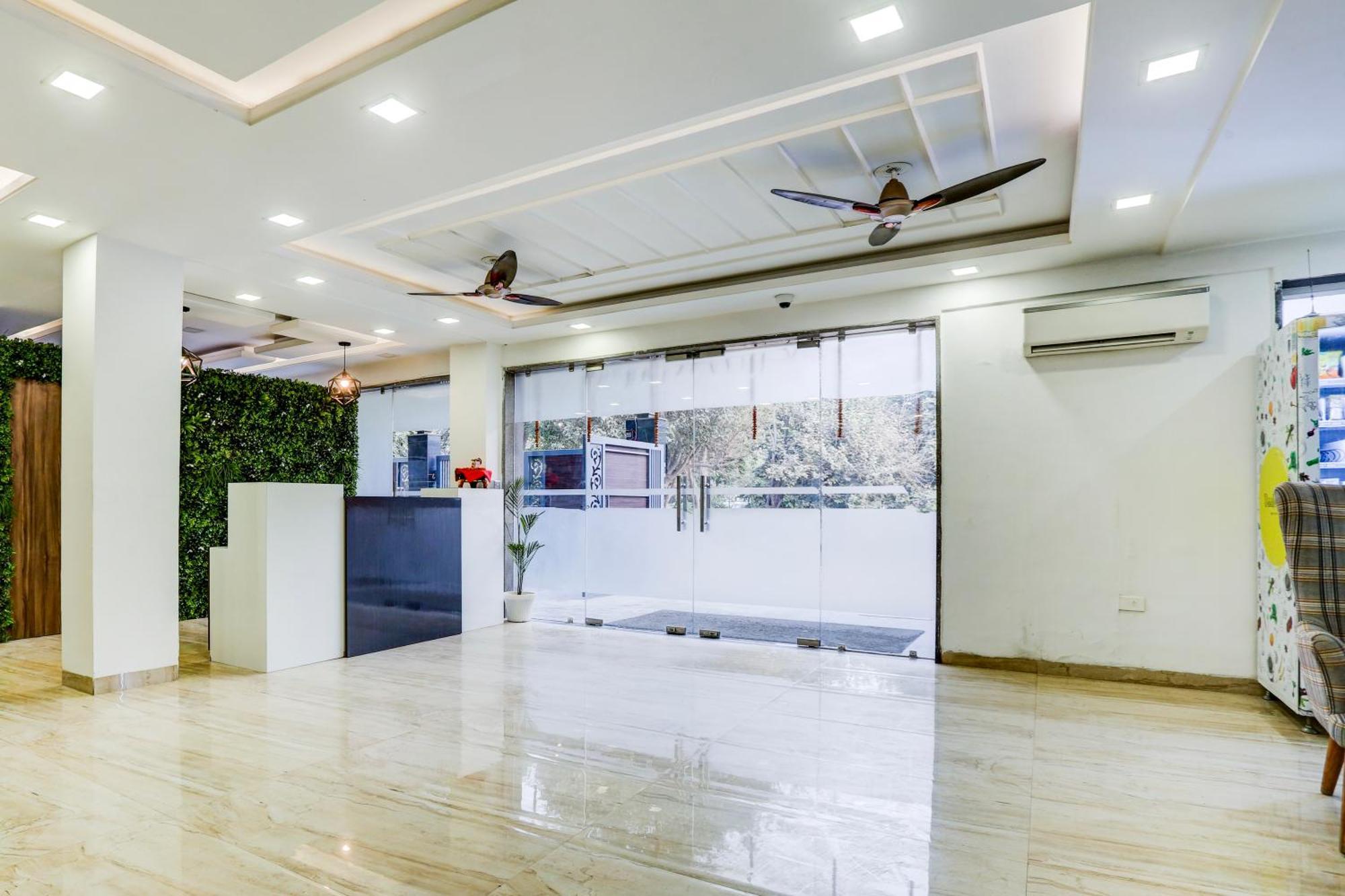 Hotel Greysky Medicity Gurgaon Exteriör bild